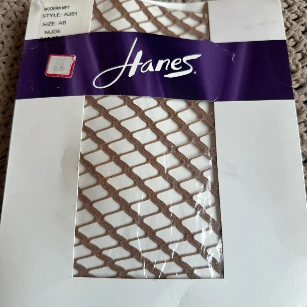 Vintage Hanes NEW Women's Fishnet Stockings Wide Net Hosiery Nude Sz AB